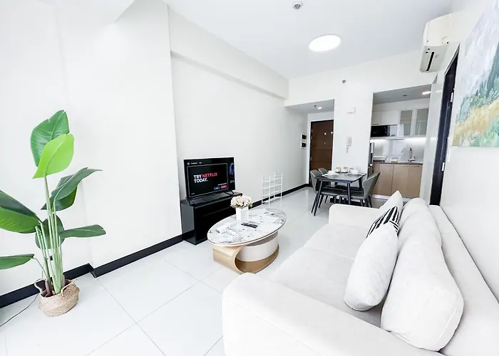 Apartment Corner Unit In Opr #8 *